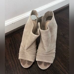 Vince Camuto Beige/gray Peep-Toe Heels